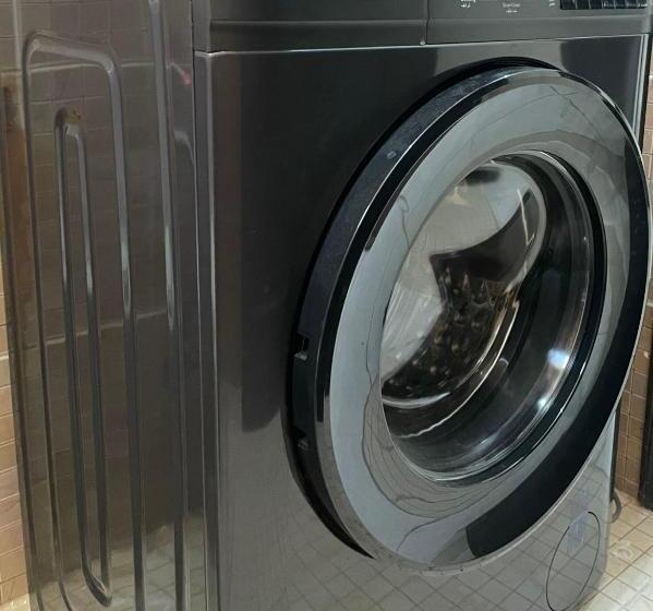 پانسیون ستوديو كبير غرفة و حمام بمكيف غسالة تلفاز واي فاي