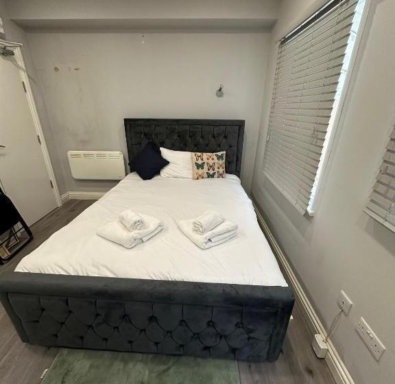 펜션 Greenford Stays