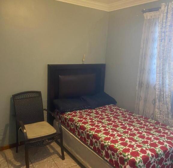 پانسیون Juzee Guest House And Accommodation