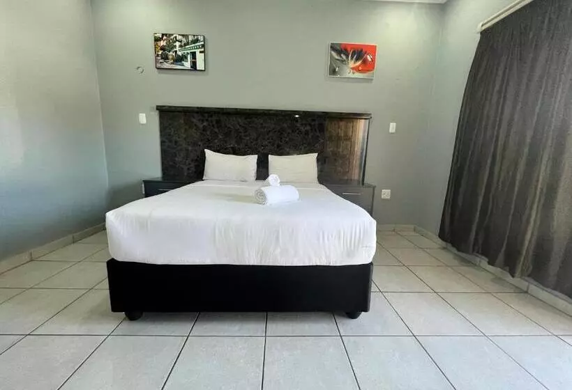 ペンション Nest And Rest Guest House