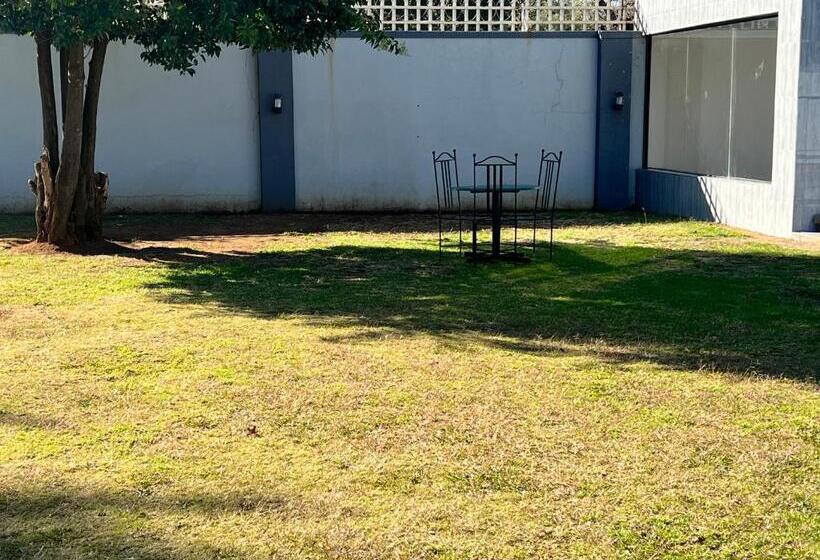 Pensão Nest And Rest Guest House