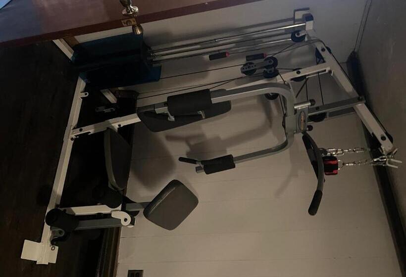 펜션 Room In House Lovely Room, Medical Clinical, Shops Restaurant M