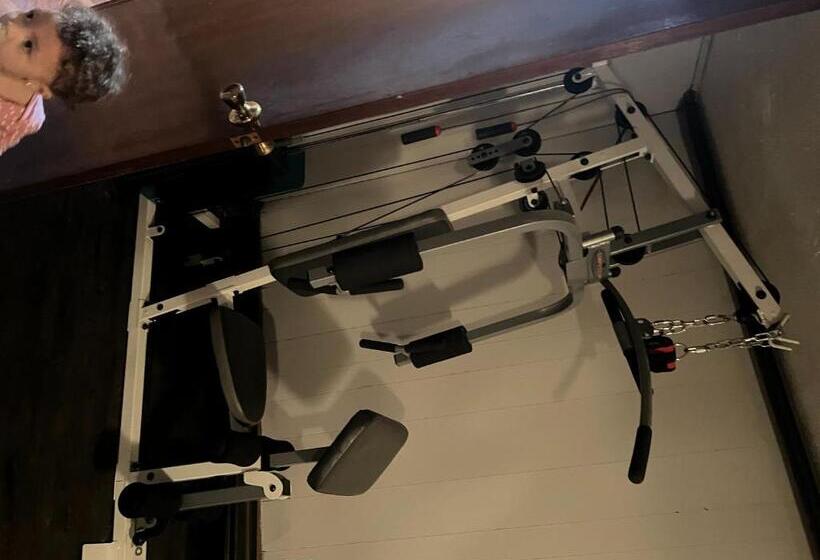 펜션 Room In House Lovely Room, Medical Clinical, Shops Restaurant M