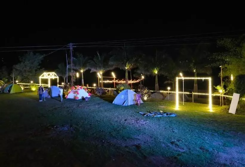 リゾートホテル Hakuna Matata Poolside Camping Pawana