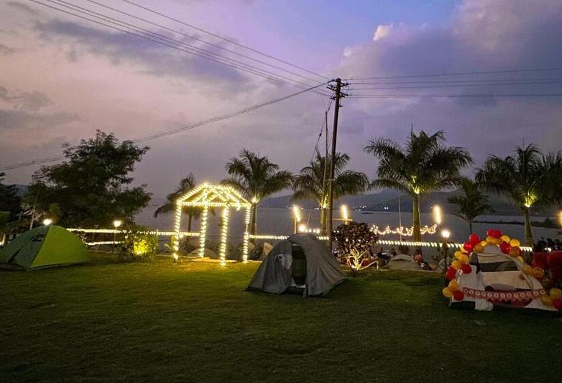 אתר נופש Hakuna Matata Poolside Camping Pawana