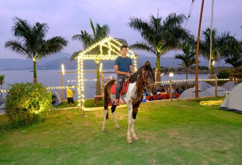 אתר נופש Hakuna Matata Poolside Camping Pawana