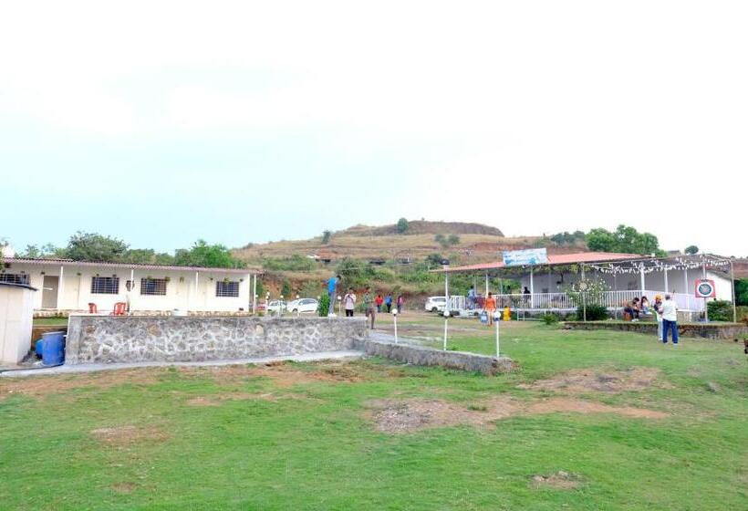 אתר נופש Hakuna Matata Poolside Camping Pawana