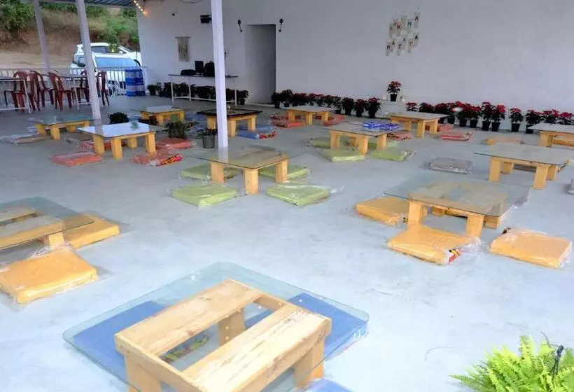 リゾートホテル Hakuna Matata Poolside Camping Pawana