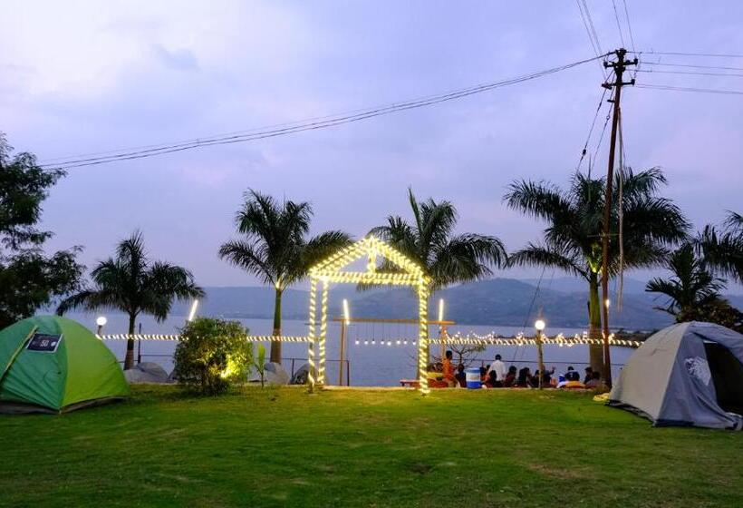 אתר נופש Hakuna Matata Poolside Camping Pawana