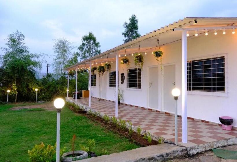 אתר נופש Hakuna Matata Poolside Camping Pawana