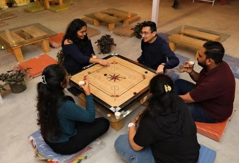 אתר נופש Hakuna Matata Poolside Camping Pawana