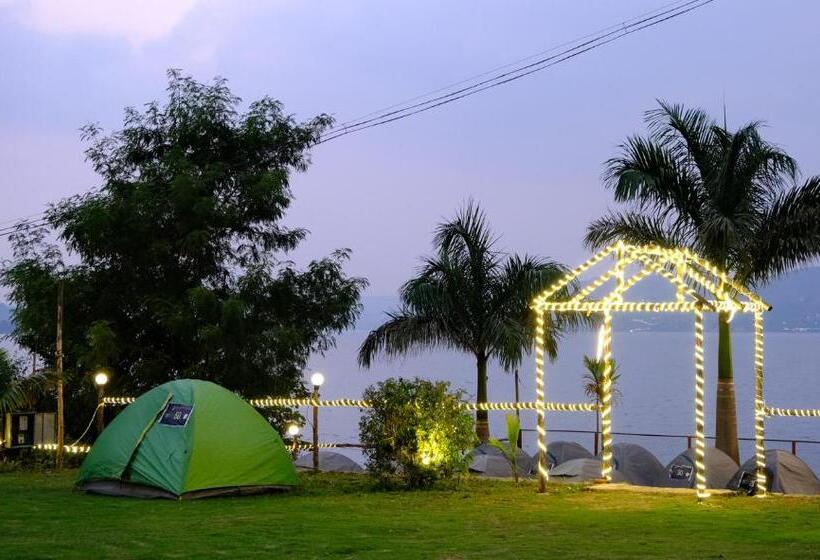 אתר נופש Hakuna Matata Poolside Camping Pawana