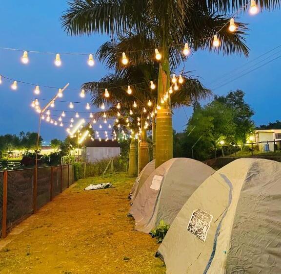 אתר נופש Hakuna Matata Poolside Camping Pawana