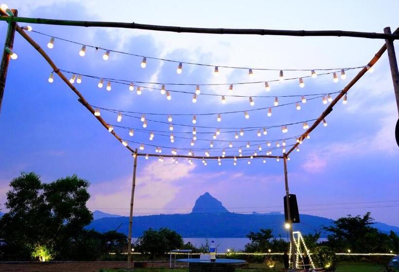 אתר נופש Hakuna Matata Poolside Camping Pawana