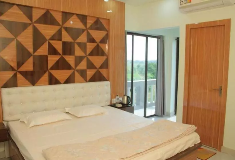 ホテル Bishnupur River Side Resort