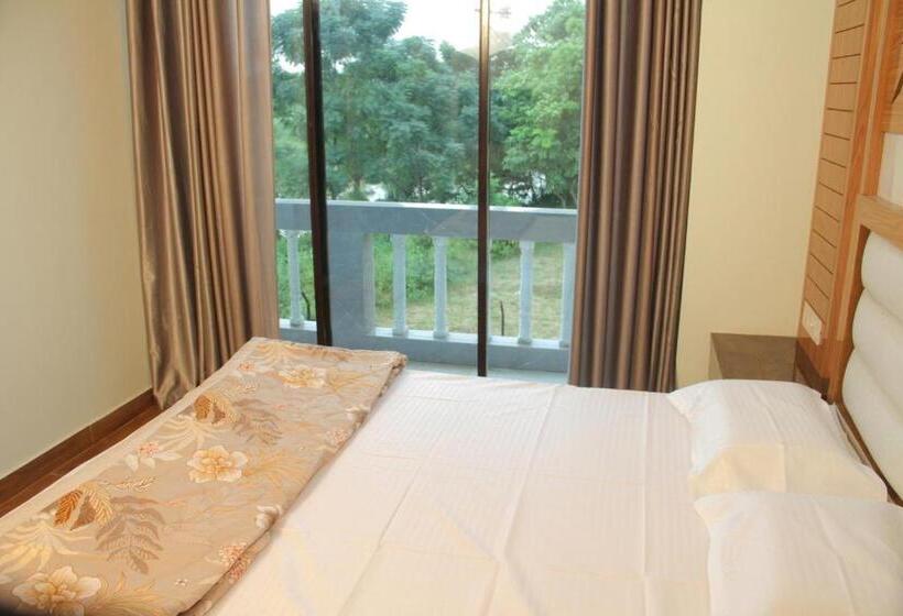 ホテル Bishnupur River Side Resort