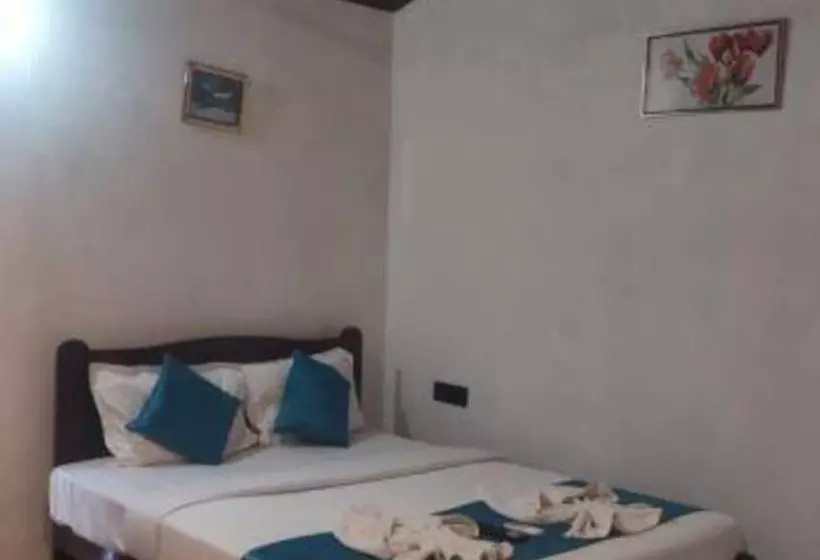 ホテル Fabexpress Peacock Suites