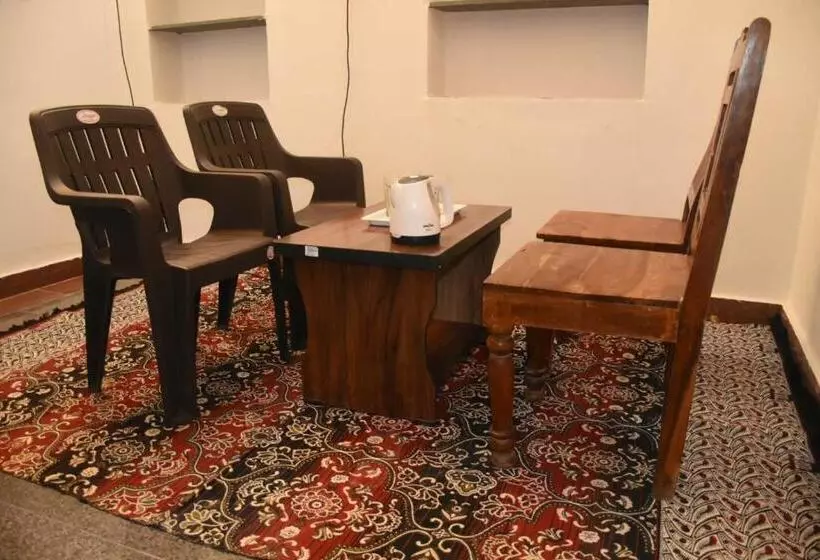 هتل Oyo 8201 Blg Villa Guest House