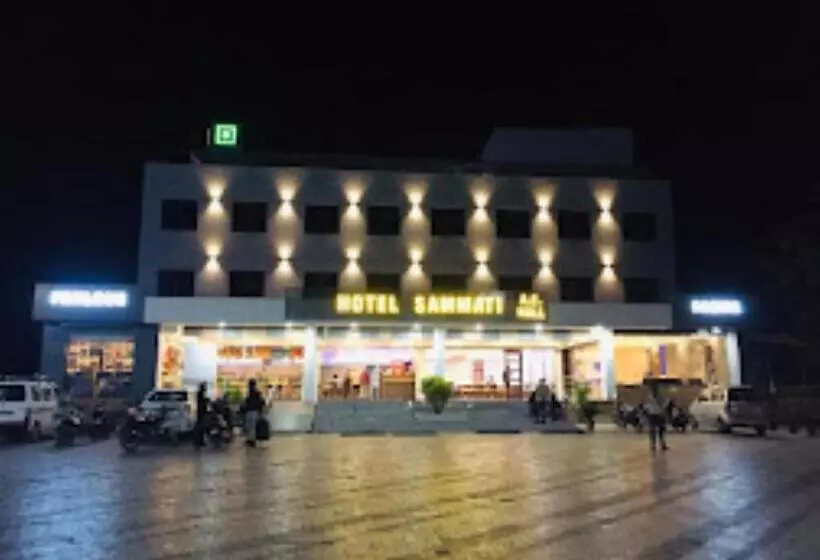 ホテル Sammati Gobhalaj