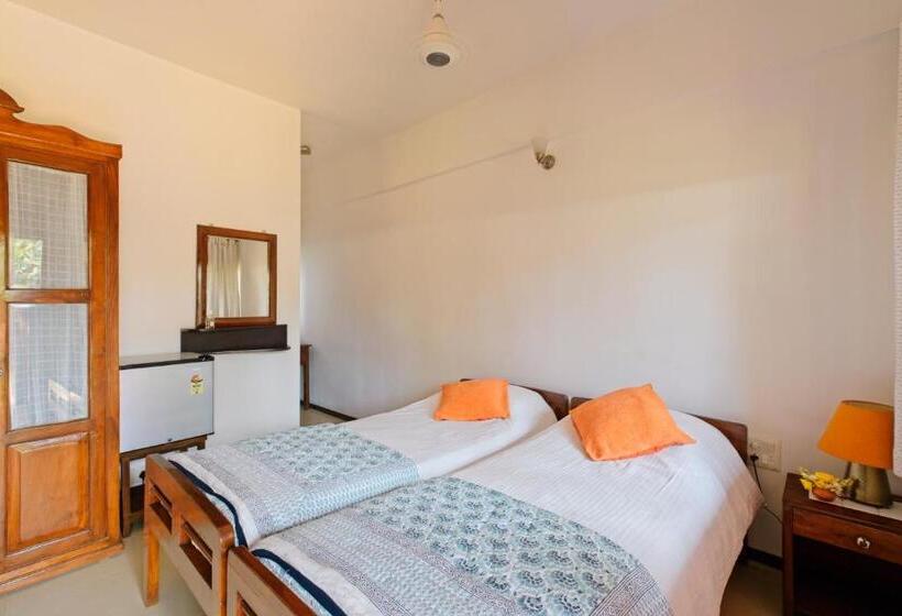 Отель Skylark Resort