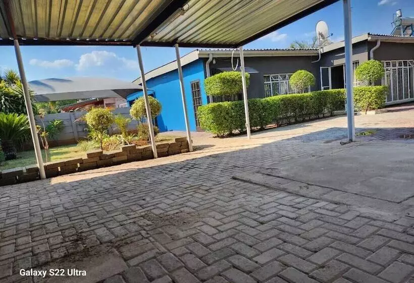 Hotelli Wampex Guest House Rustenburg