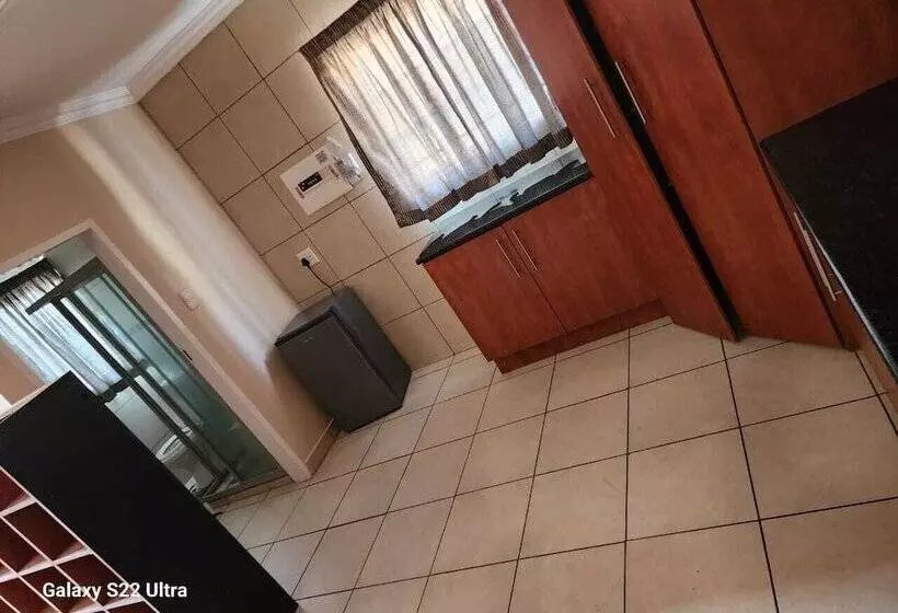 Hotelli Wampex Guest House Rustenburg