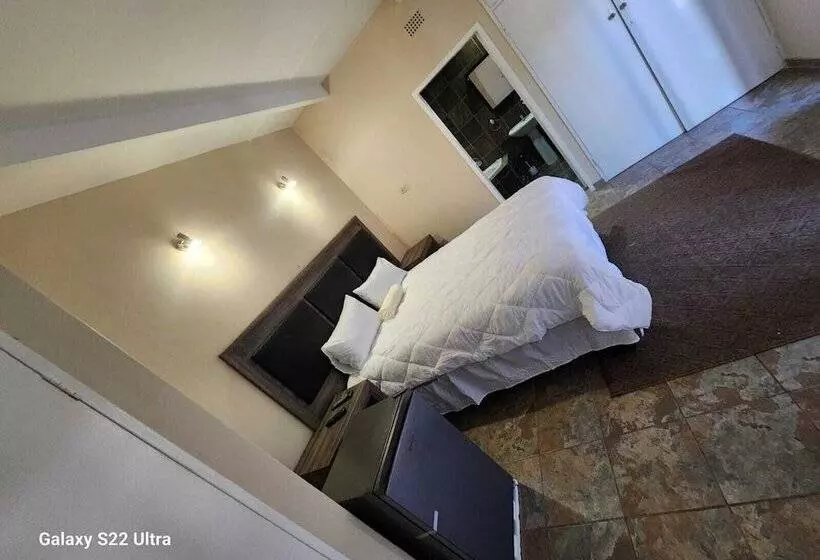 Hotelli Wampex Guest House Rustenburg