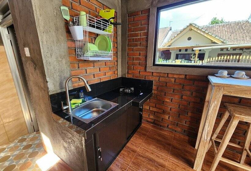 Пансион Jineng Guest House By The Swand