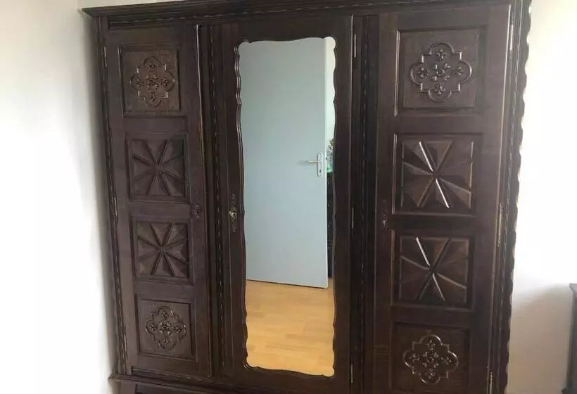 پانسیون Room In Apartment   Private Room In Beavais