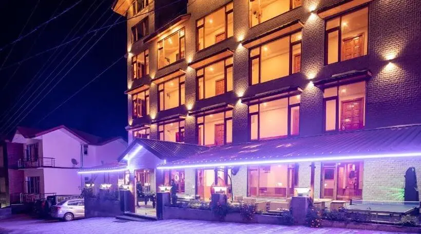 هتل Pirates Resort Centeral Heated Rooms With Mountain View & Swimming Pool #couple Friendly #peaceful A