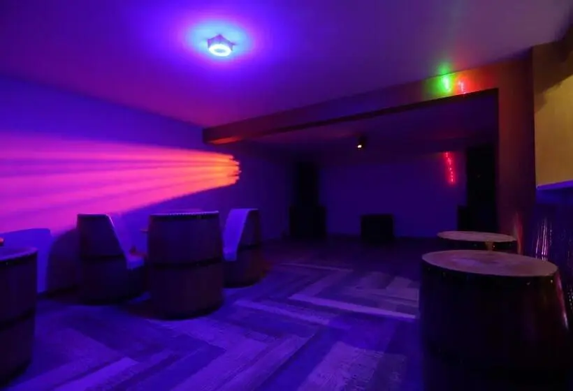هتل Pirates Resort Centeral Heated Rooms With Mountain View & Swimming Pool #couple Friendly #peaceful A
