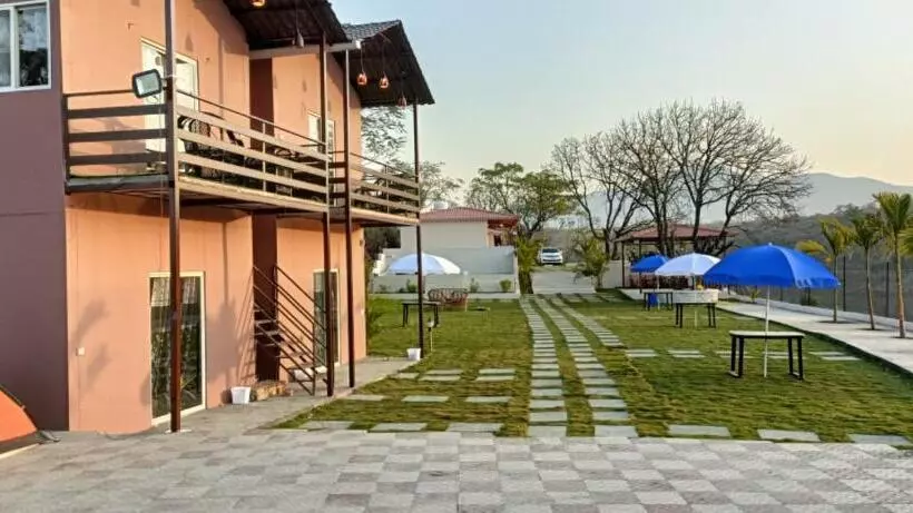 Aandra Lakestay Resort Campzone