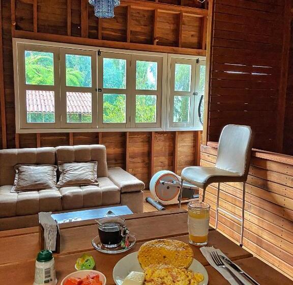 Herberge Posada Turística Avalon