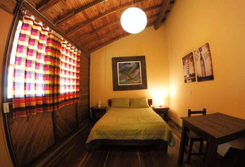 Herberge Posada Turística Avalon