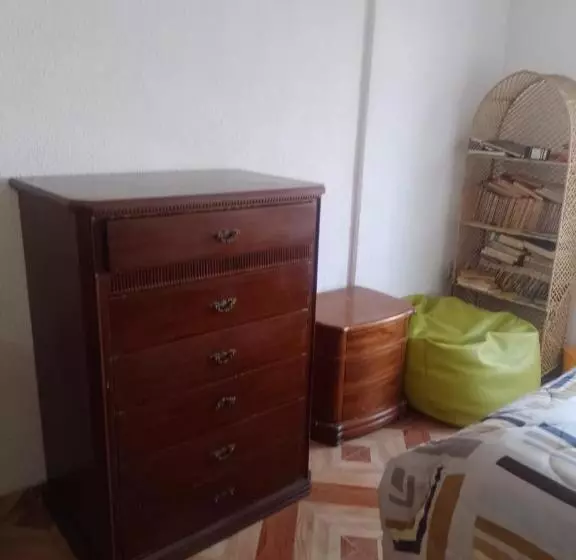 تختخواب و صبحانه Rey S House