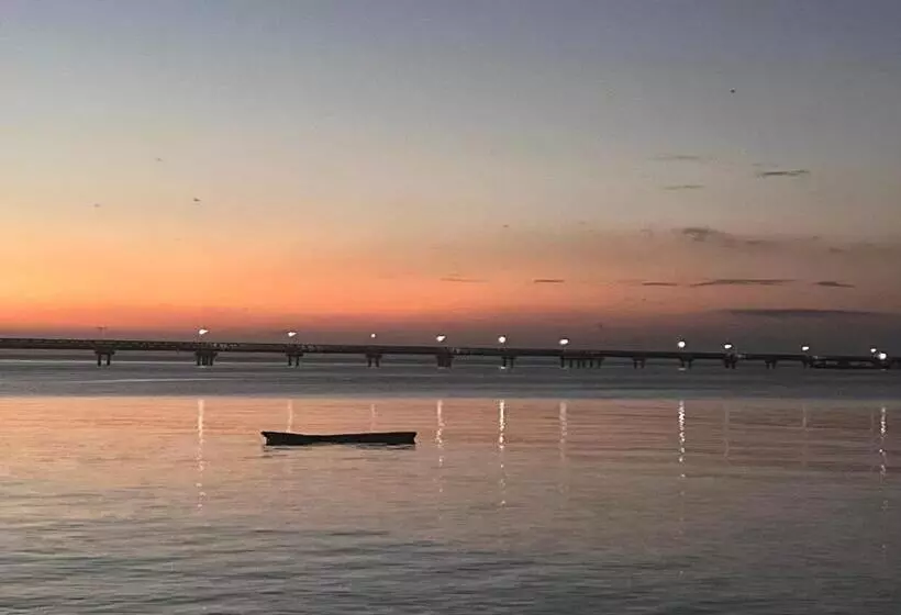 ベッドアンドブレックファースト Sunset Maweni Whaleshark Beach