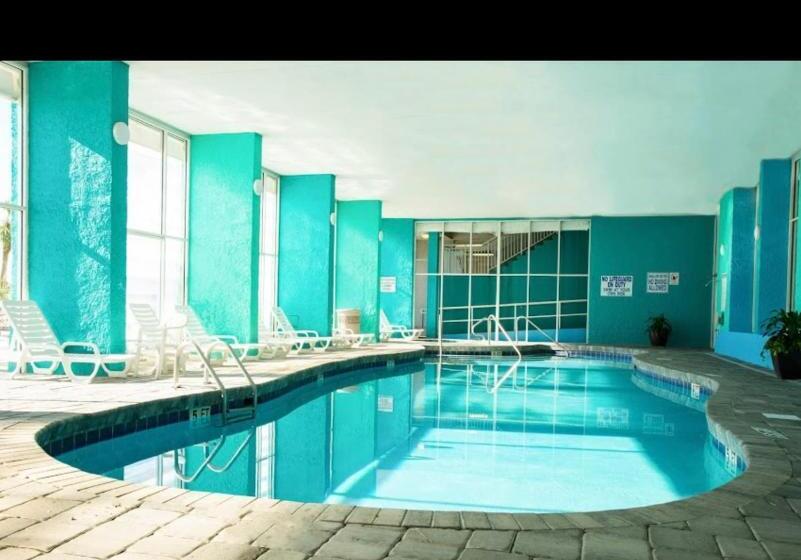 Crown Reef Resort & Waterpark