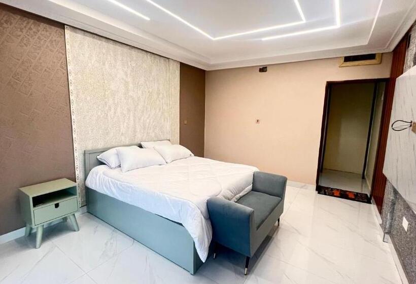 هتل Deluxe 13 Jinja Pool Apartment