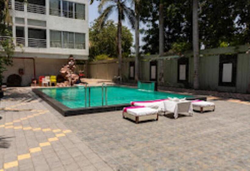 בית מלון כפרי Oasis Surat