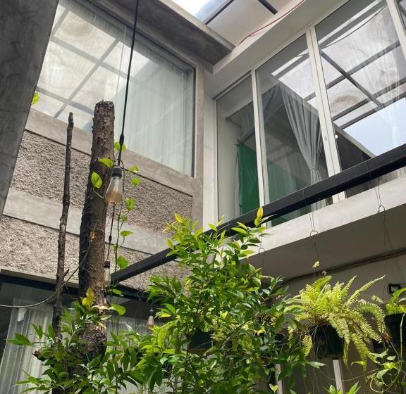 Hotel Oyo 93370 Lot Thirty Six