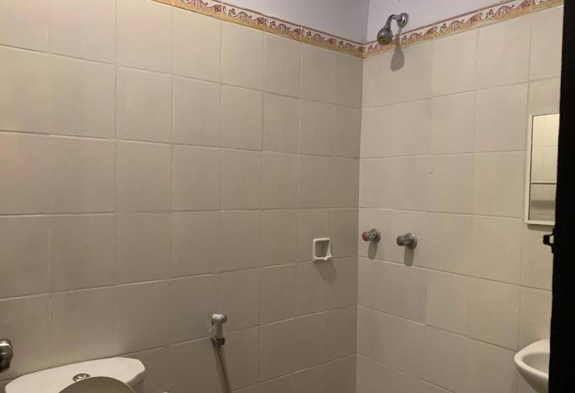 فندق Oyo 93404 Penginapan Fauziah Syariah