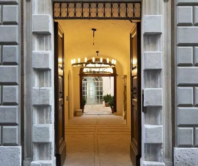 Hotelli Palazzo Giusti Suites And Spa