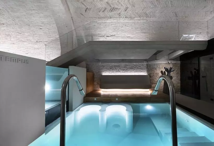 Hotelli Palazzo Giusti Suites And Spa