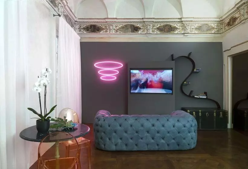 Hotelli Palazzo Giusti Suites And Spa