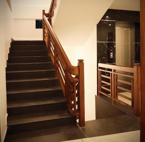 هتل Silverstone Inn