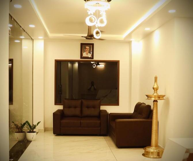 فندق Silverstone Inn