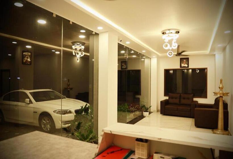 فندق Silverstone Inn