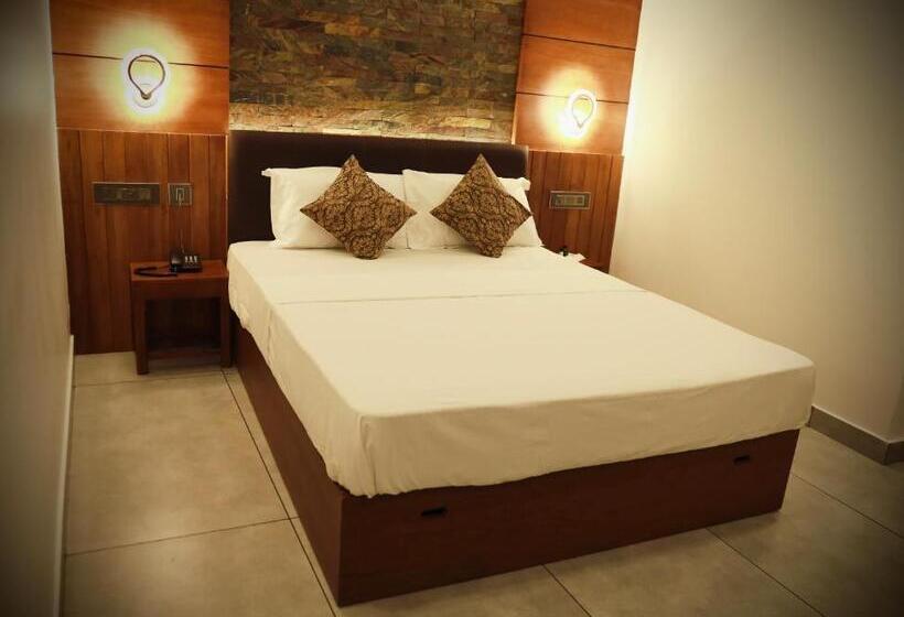 בית מלון כפרי Silverstone Inn