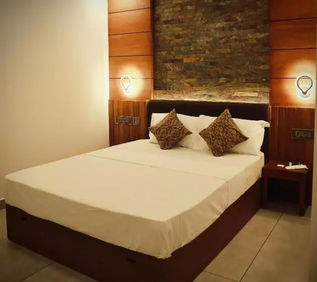 Hotelli Silverstone Inn