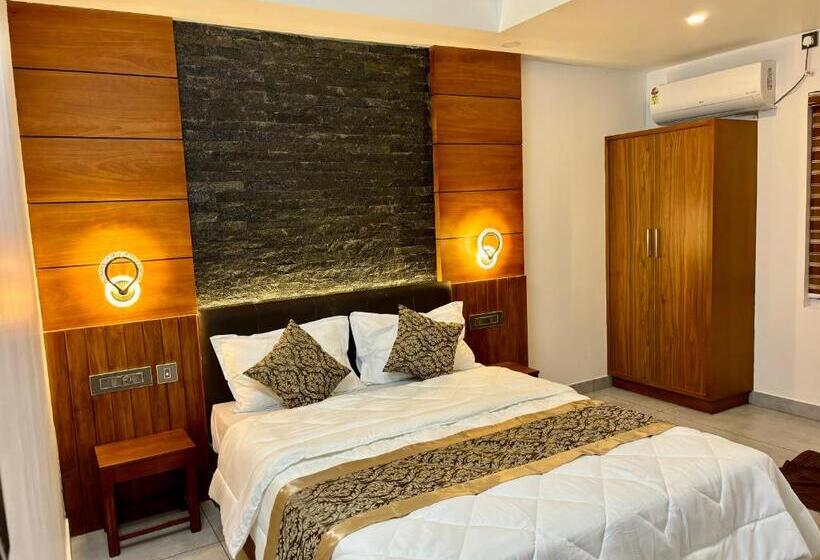 فندق Silverstone Inn